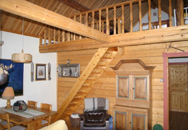 House in Mora - Attractive timber lodge near lake beach 