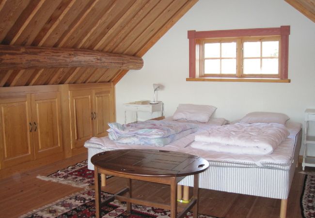 House in Mora - Attractive timber lodge near lake beach 