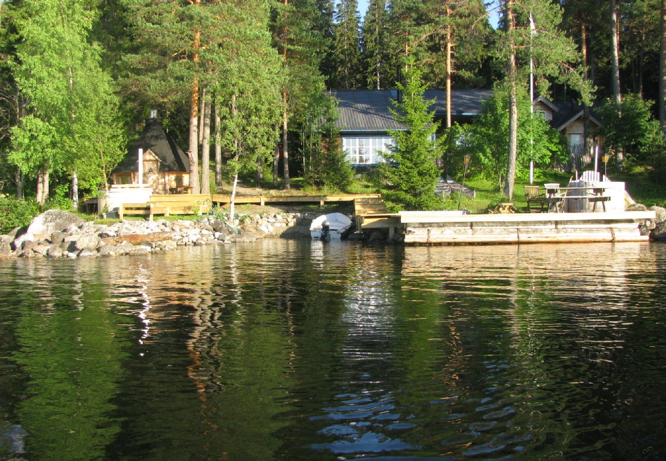 House in Bräcke - Wonderful comfort log home right on the lake