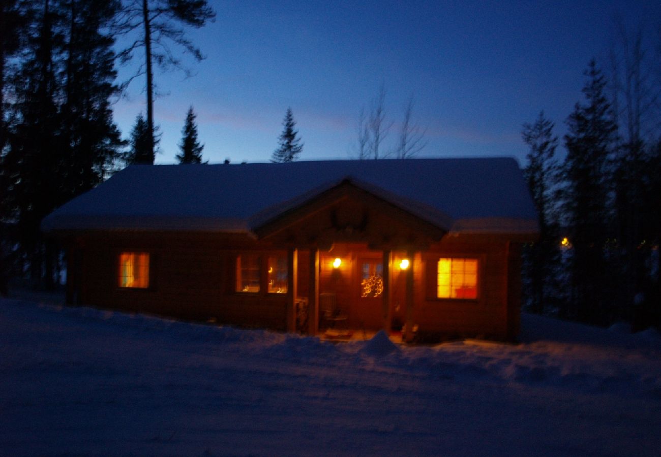 House in Bräcke - Wonderful comfort log home right on the lake