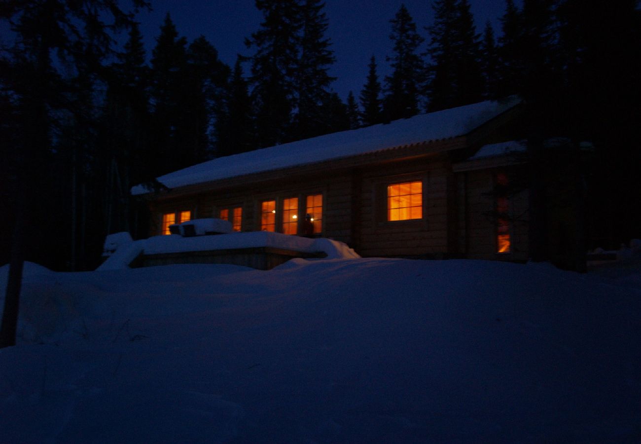 House in Bräcke - Wonderful comfort log home right on the lake