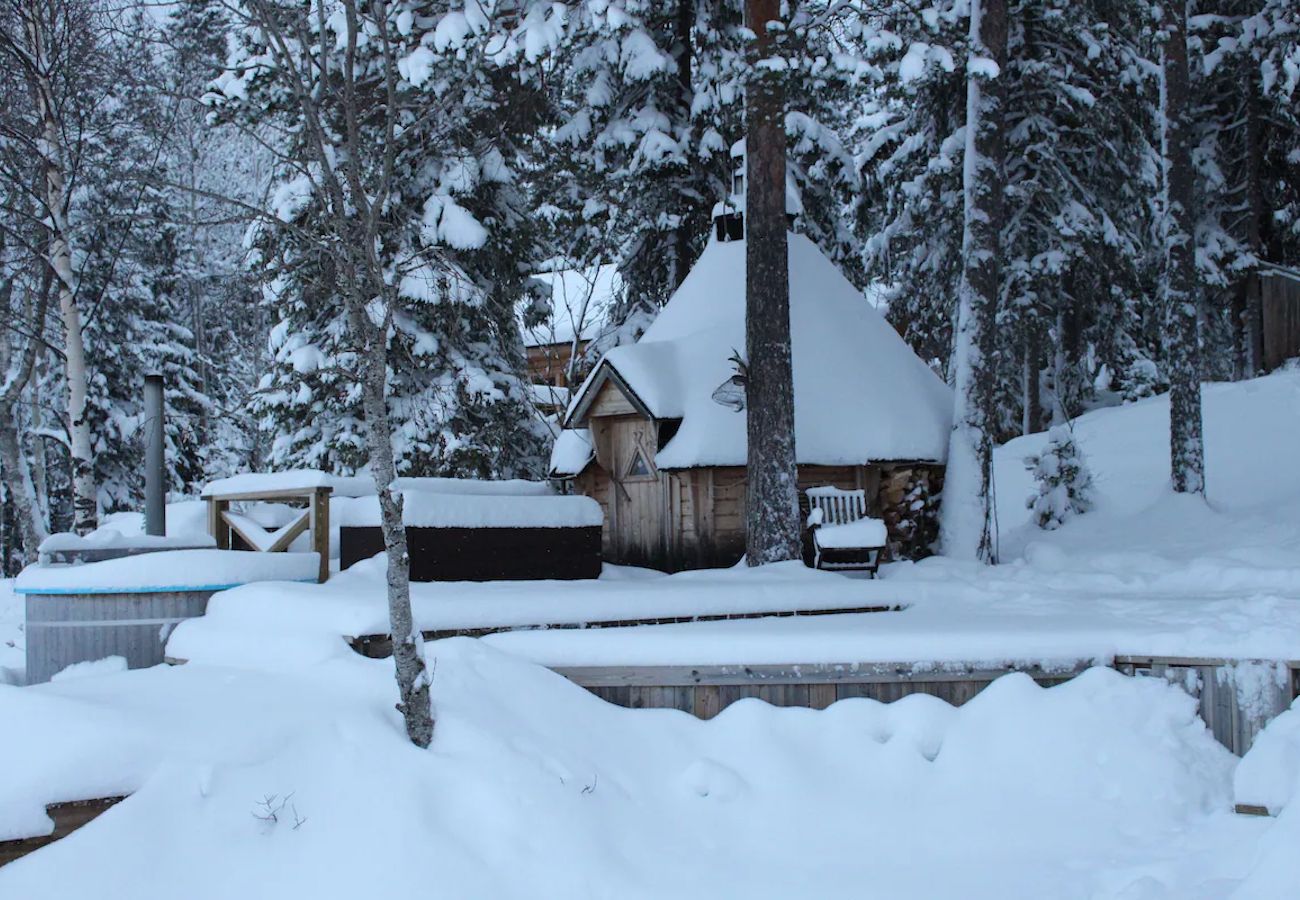 House in Bräcke - Wonderful comfort log home right on the lake