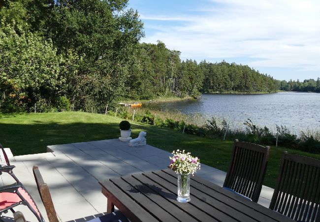  in Ryd - Wonderful holiday home directly on Lake Åsnen with boats, canoes and internet