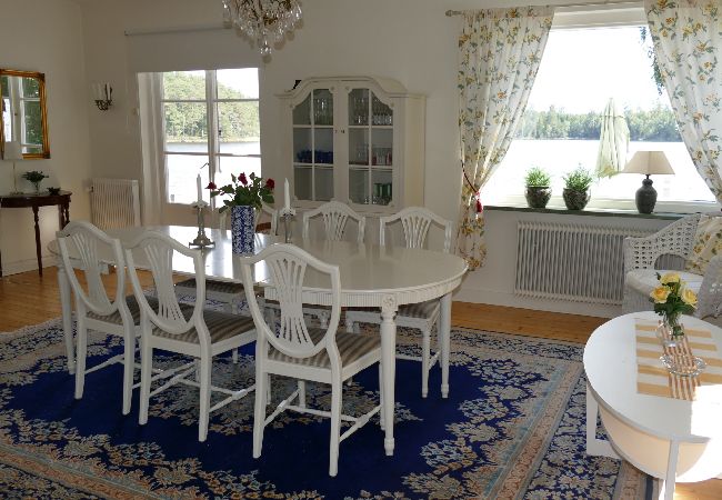 House in Ryd - Wonderful holiday home directly on Lake Åsnen with boats, canoes and internet