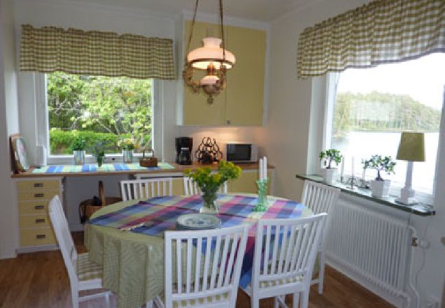 House in Ryd - Wonderful holiday home directly on Lake Åsnen with boats, canoes and internet House in Ryd - Wonderful holiday home directly on Lake Åsnen with boats, canoes and internet