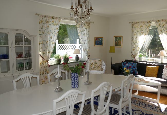 House in Ryd - Wonderful holiday home directly on Lake Åsnen with boats, canoes and internet