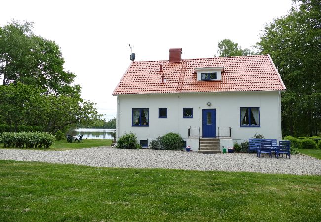House in Ryd - Wonderful holiday home directly on Lake Åsnen with boats, canoes and internet House in Ryd - Wonderful holiday home directly on Lake Åsnen with boats, canoes and internet