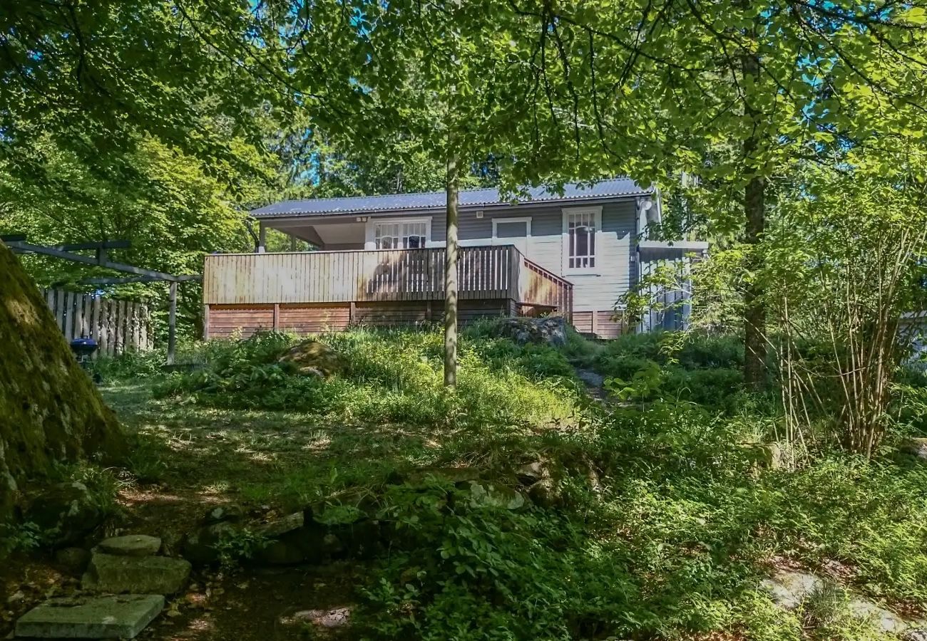 House in Hallaryd - Holiday home at the lake Örsjön with free Wi-Fi