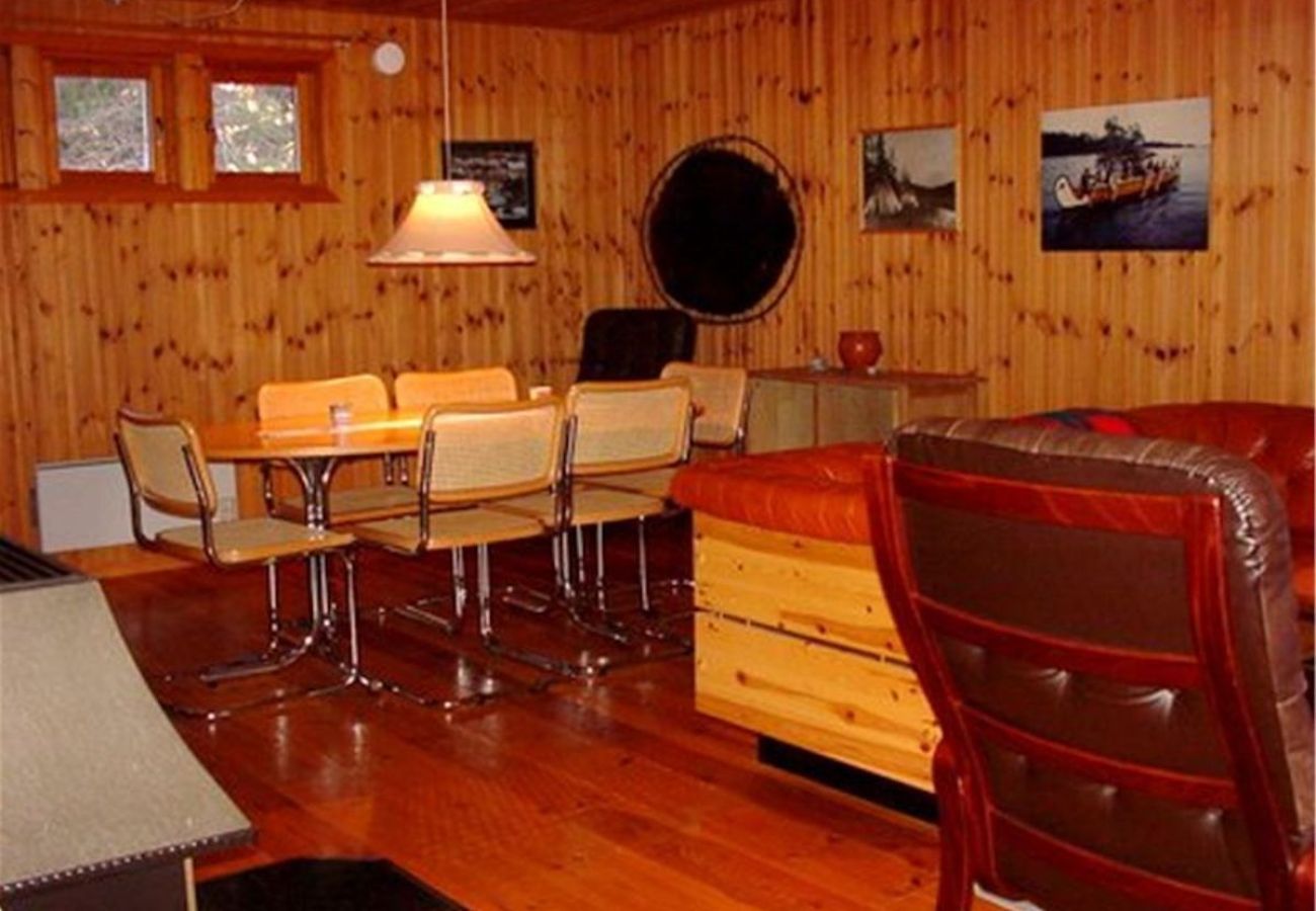 House in Årjäng - Wilderness and fishing holiday by the lake with boat & sauna in beautiful Värmland