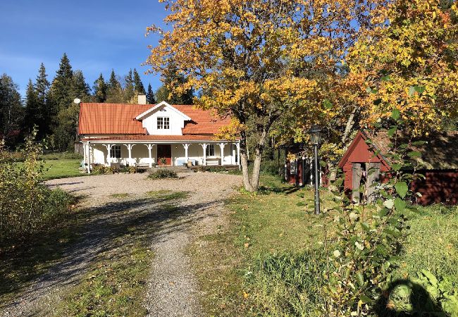 House in Järlåsa - Holiday vacation in Uppland by the lake Siggeforasjön