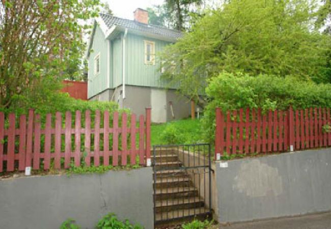 House in Älvsjö - Holiday in a quiet residential area with Stockholm outside the door 