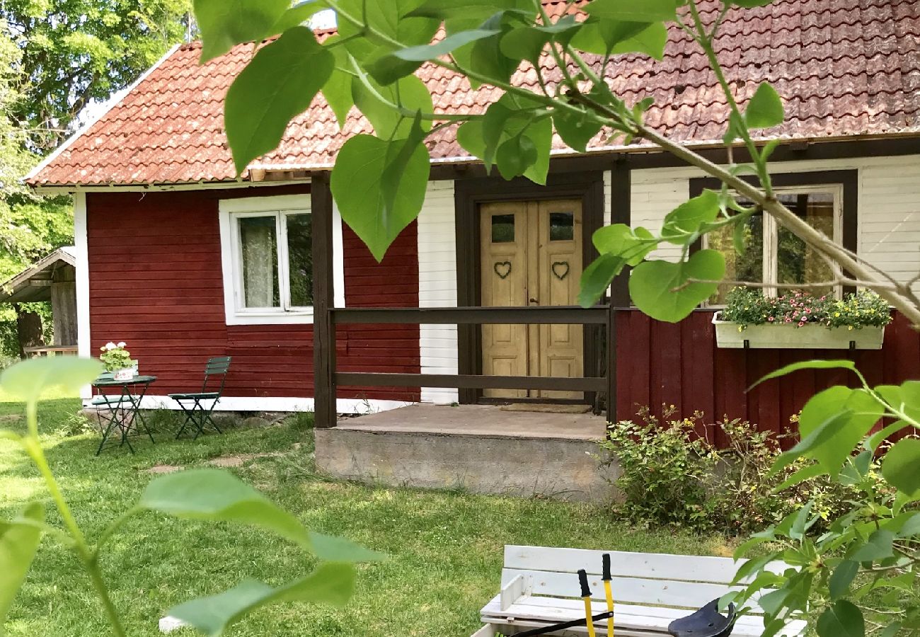 House in Fagerhult - Little red cottage in lovely Småland