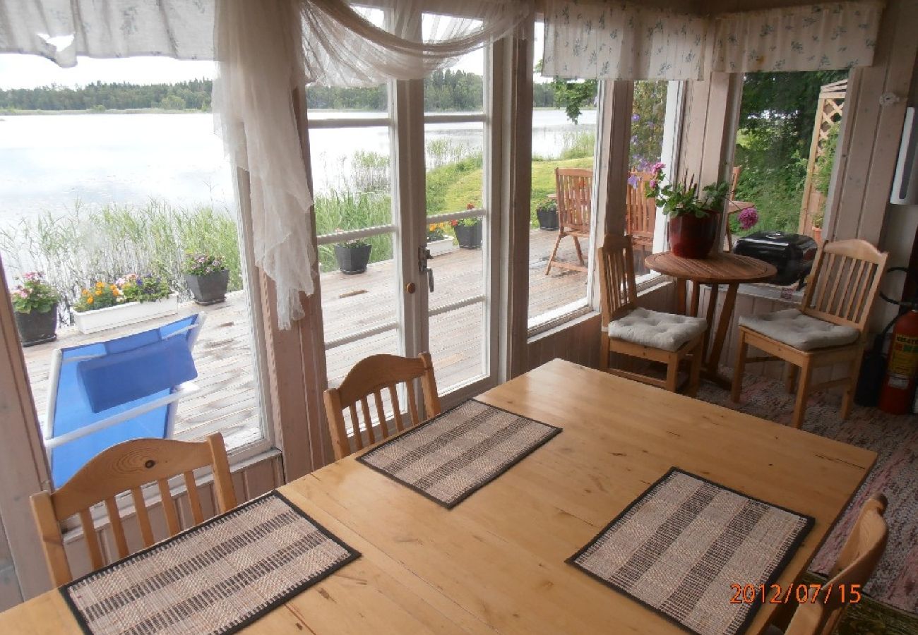 House in Björklinge - Lakeside cottage in Uppland