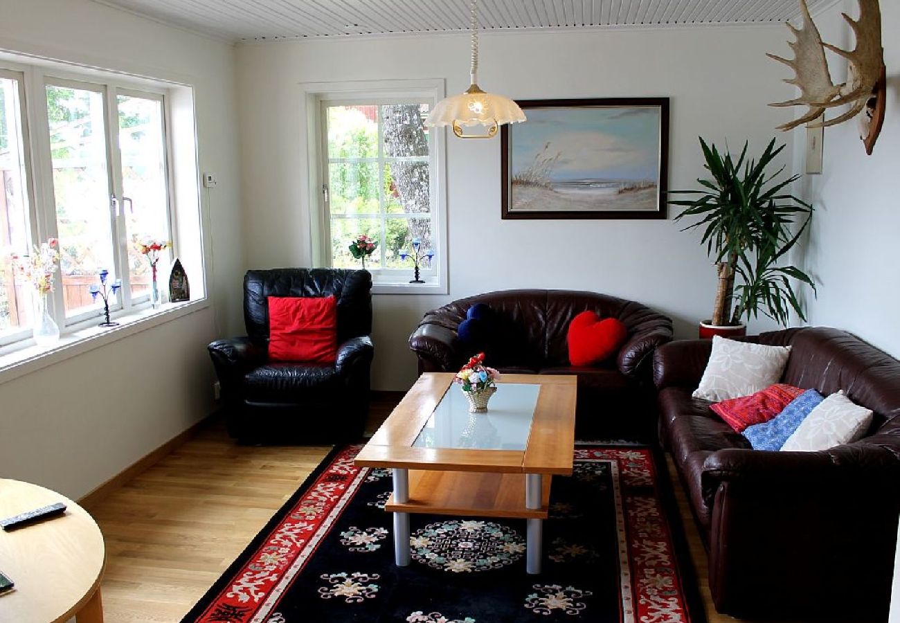 House in Björklinge - Lakeside cottage in Uppland