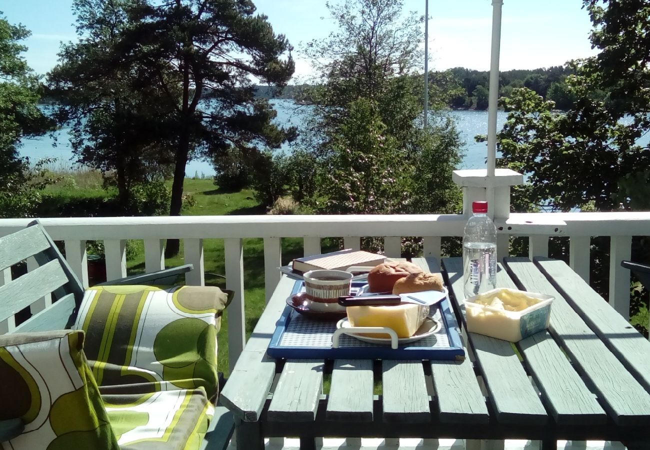 House in Vikbolandet - At a water property with an own boat bridge/landing stage for the boat