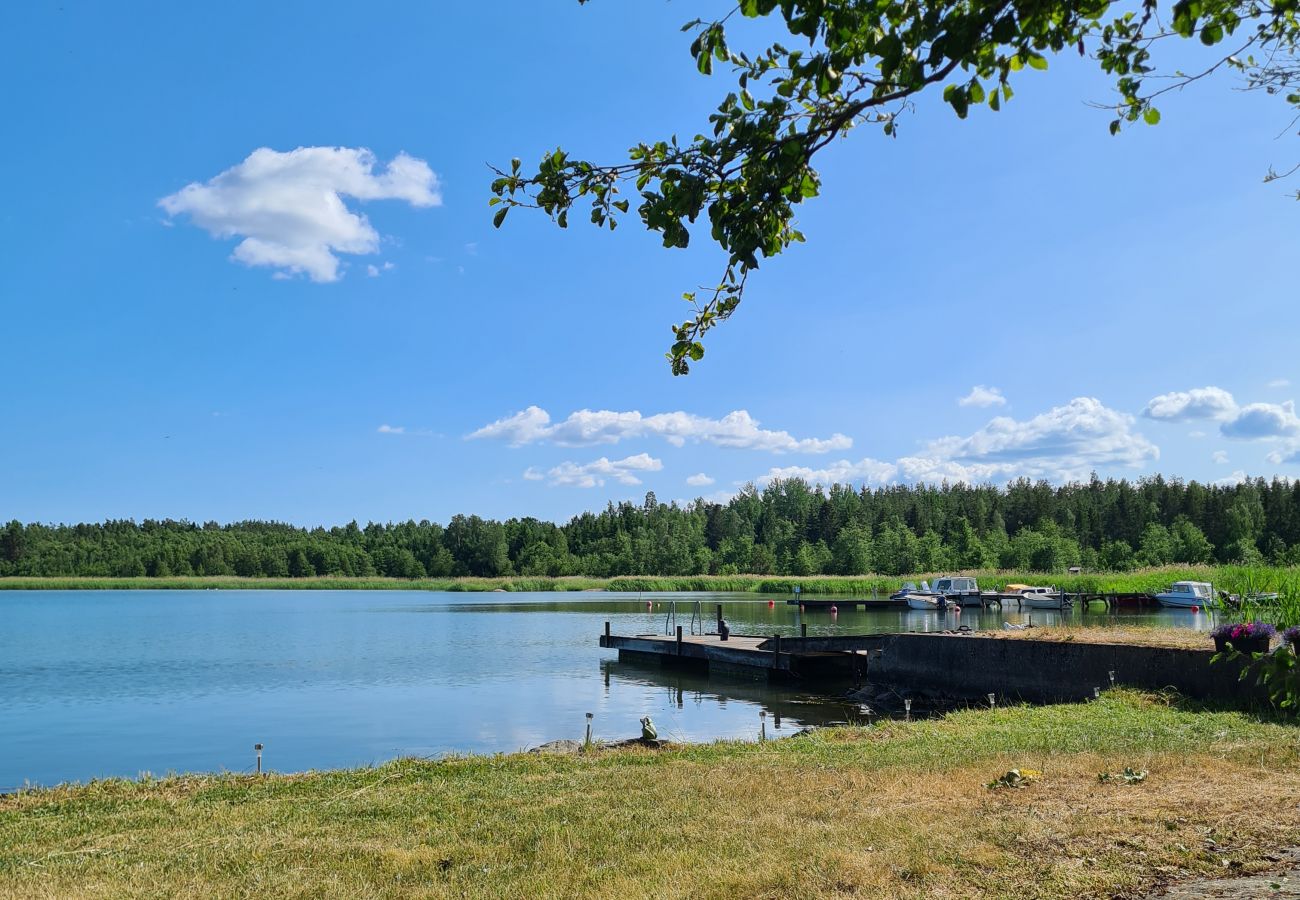 House in Vikbolandet - At a water property with an own boat bridge/landing stage for the boat