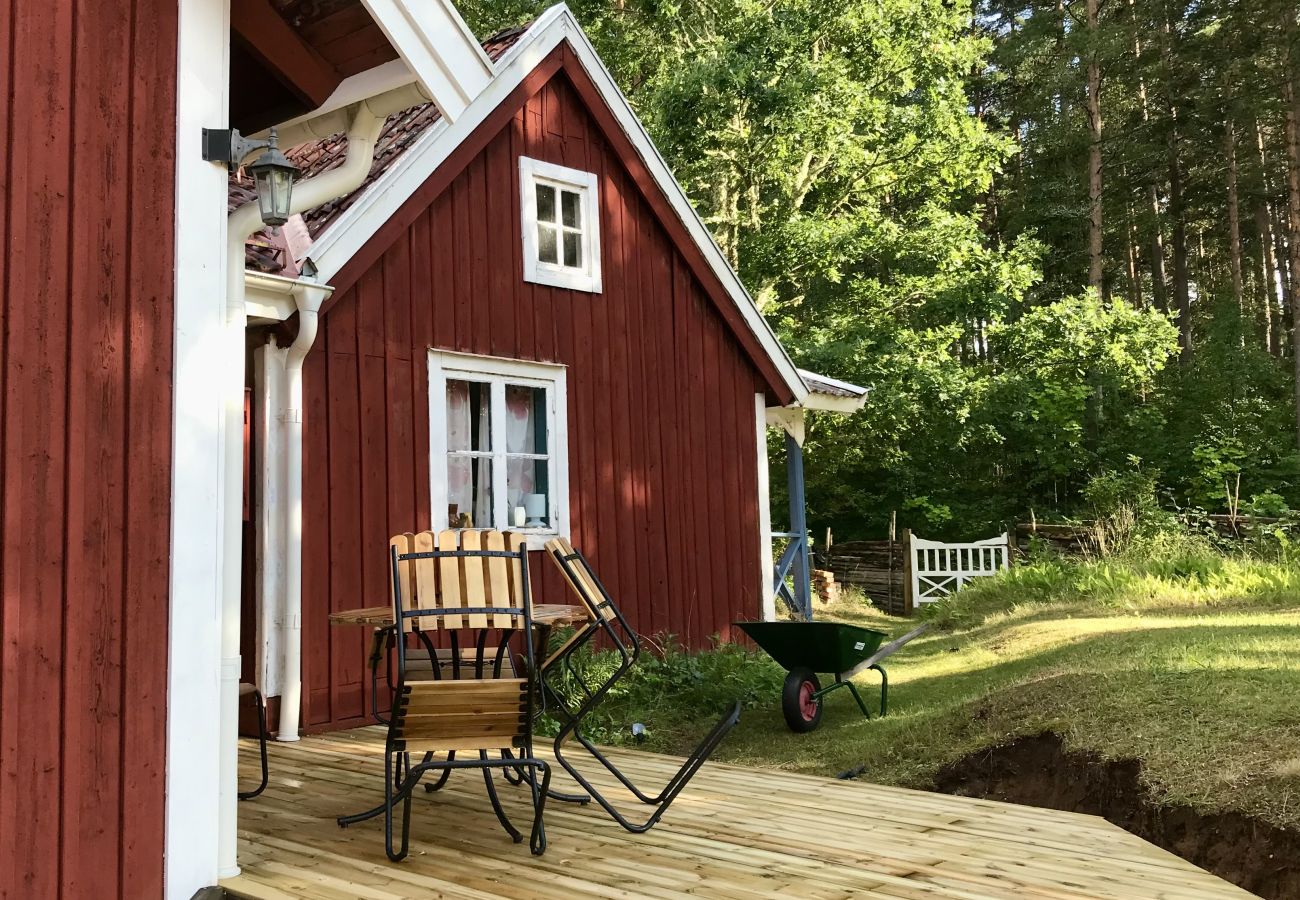 House in Mörlunda - Holiday directly at the lake in Småland and without neighbors