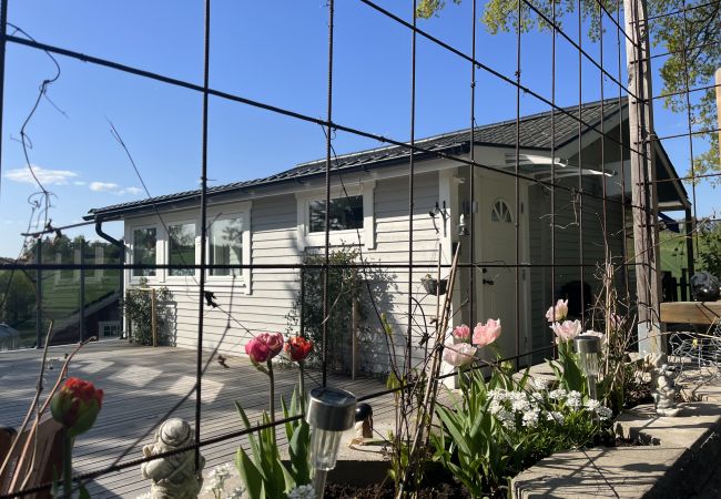 House in Finspång - Nice cottage with lake view