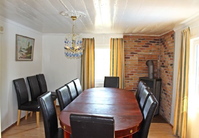 House in Väckelsång - Large comfortable holiday home with private pool, motorboat and lake view 