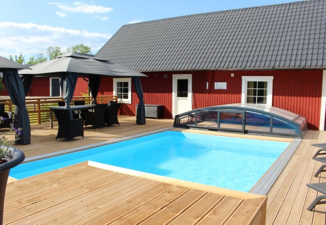 House in Väckelsång - Large comfortable holiday home with private pool, motorboat and lake view 