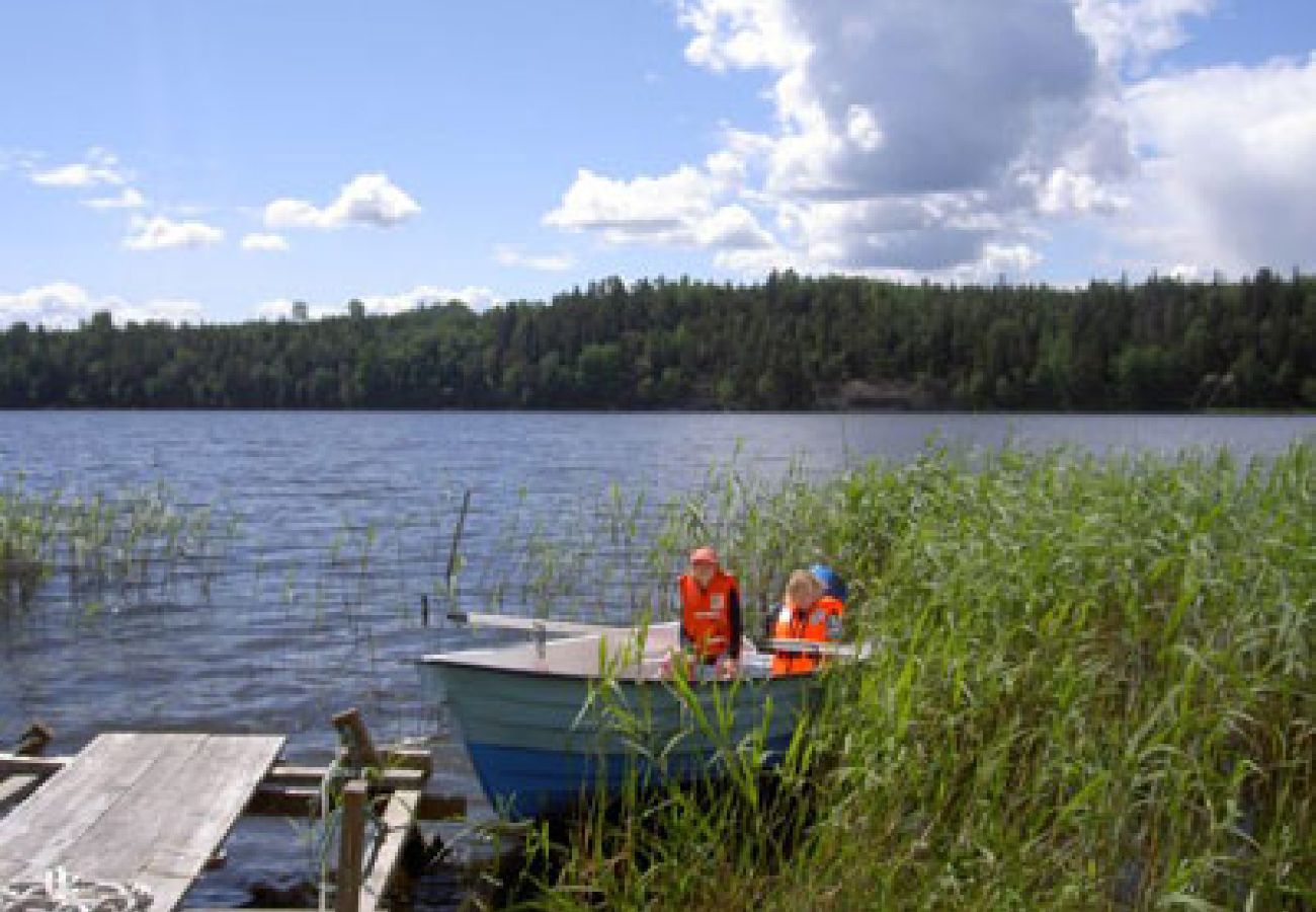 House in Finspång - Lake view accommodation in Southern Sweden