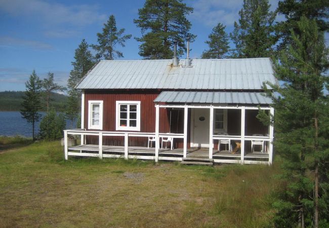 House in Arvidsjaur - Cottage by the lake in Lapland