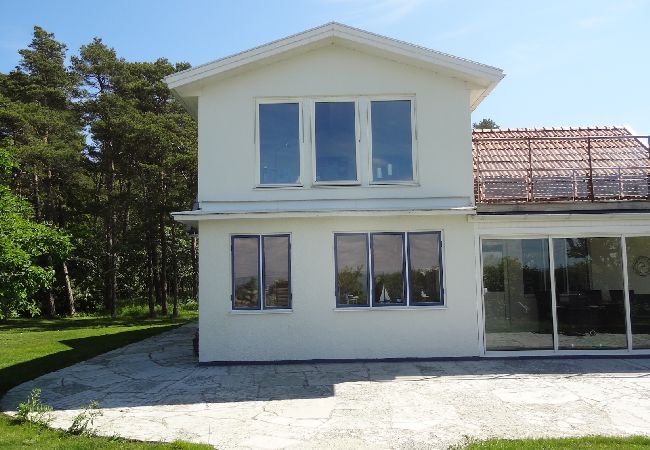 House in Löttorp - Holiday home with a beautiful location right next to the sea House in Löttorp - Holiday home with a beautiful location right next to the sea