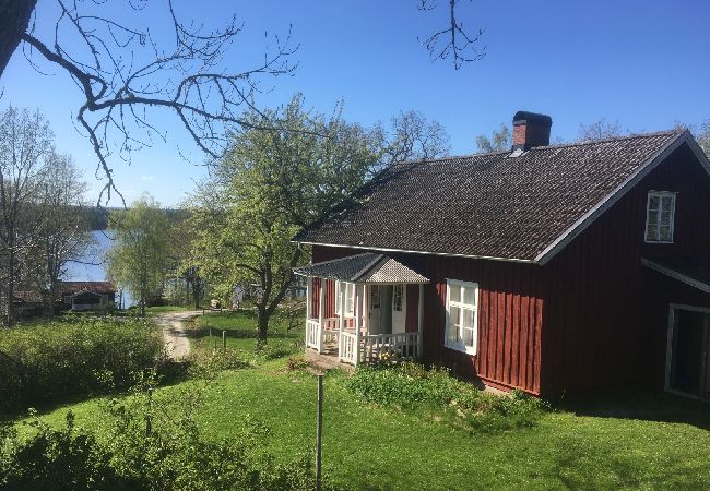  in Köpmannebro - Cottage on the banks of the Dalsland Canal