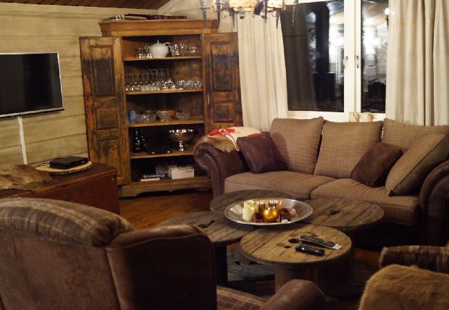 House in Idre - Timber cottage with hot tube, sauna, boat, canoe House in Idre - Timber cottage with hot tube, sauna, boat, canoe