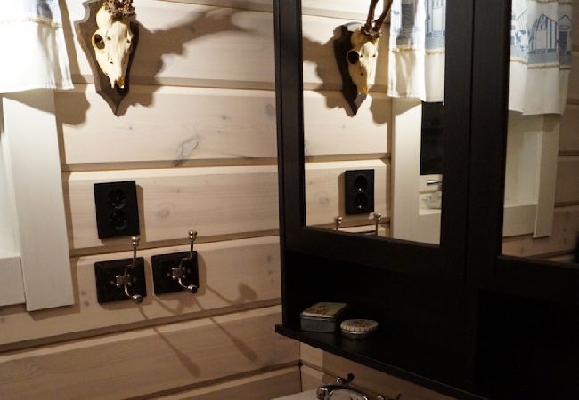 House in Idre - Timber cottage with hot tube, sauna, boat, canoe House in Idre - Timber cottage with hot tube, sauna, boat, canoe