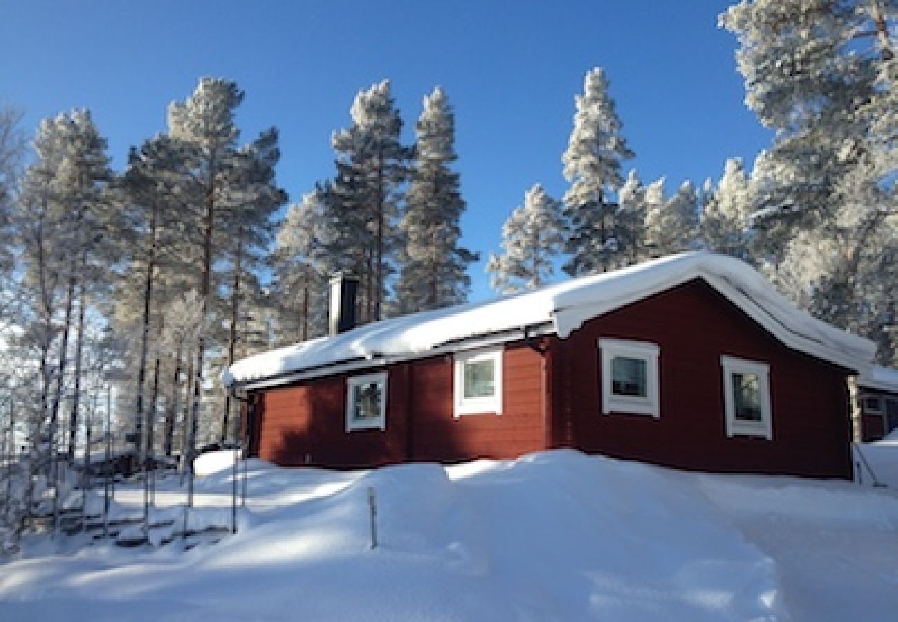 House in Idre - Timber cottage with hot tube, sauna, boat, canoe