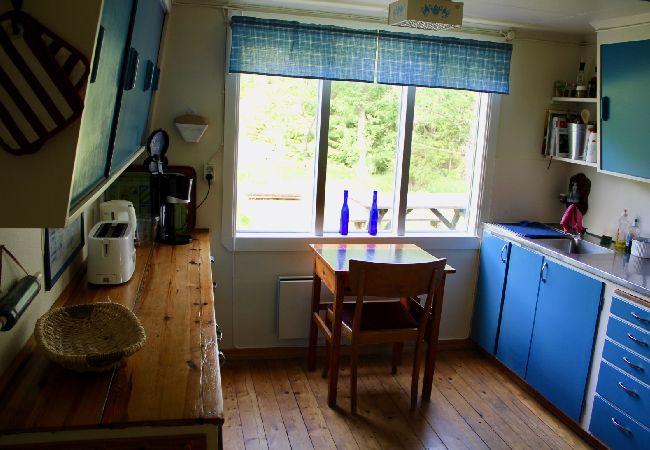 House in Sävsjöström - Holiday in a secluded location in the middle of the forest with sauna and canoe House in Sävsjöström - Holiday in a secluded location in the middle of the forest with sauna and canoe