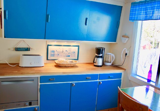 House in Sävsjöström - Holiday in a secluded location in the middle of the forest with sauna and canoe House in Sävsjöström - Holiday in a secluded location in the middle of the forest with sauna and canoe