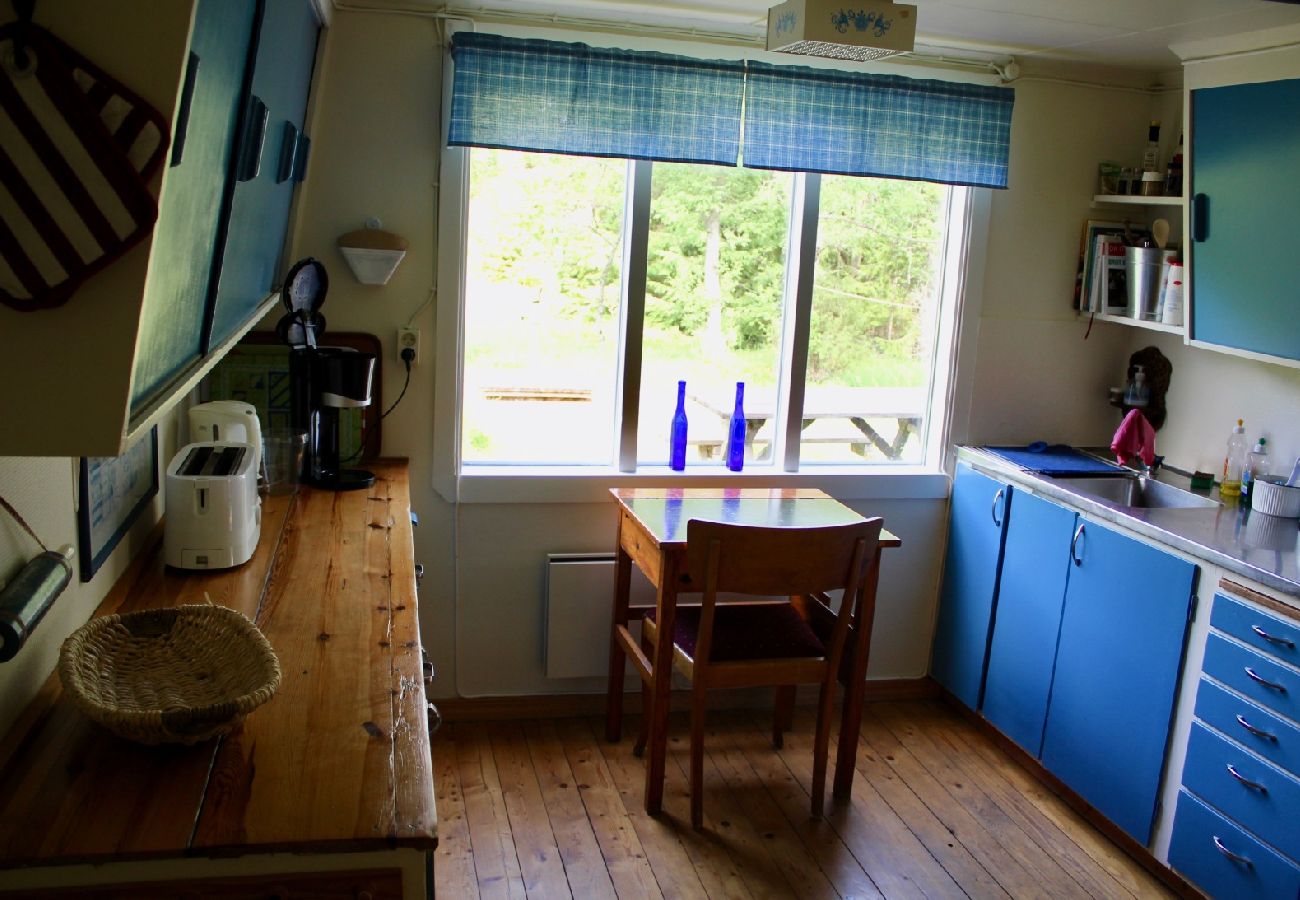 House in Sävsjöström - Holiday in a secluded location in the middle of the forest with sauna and canoe