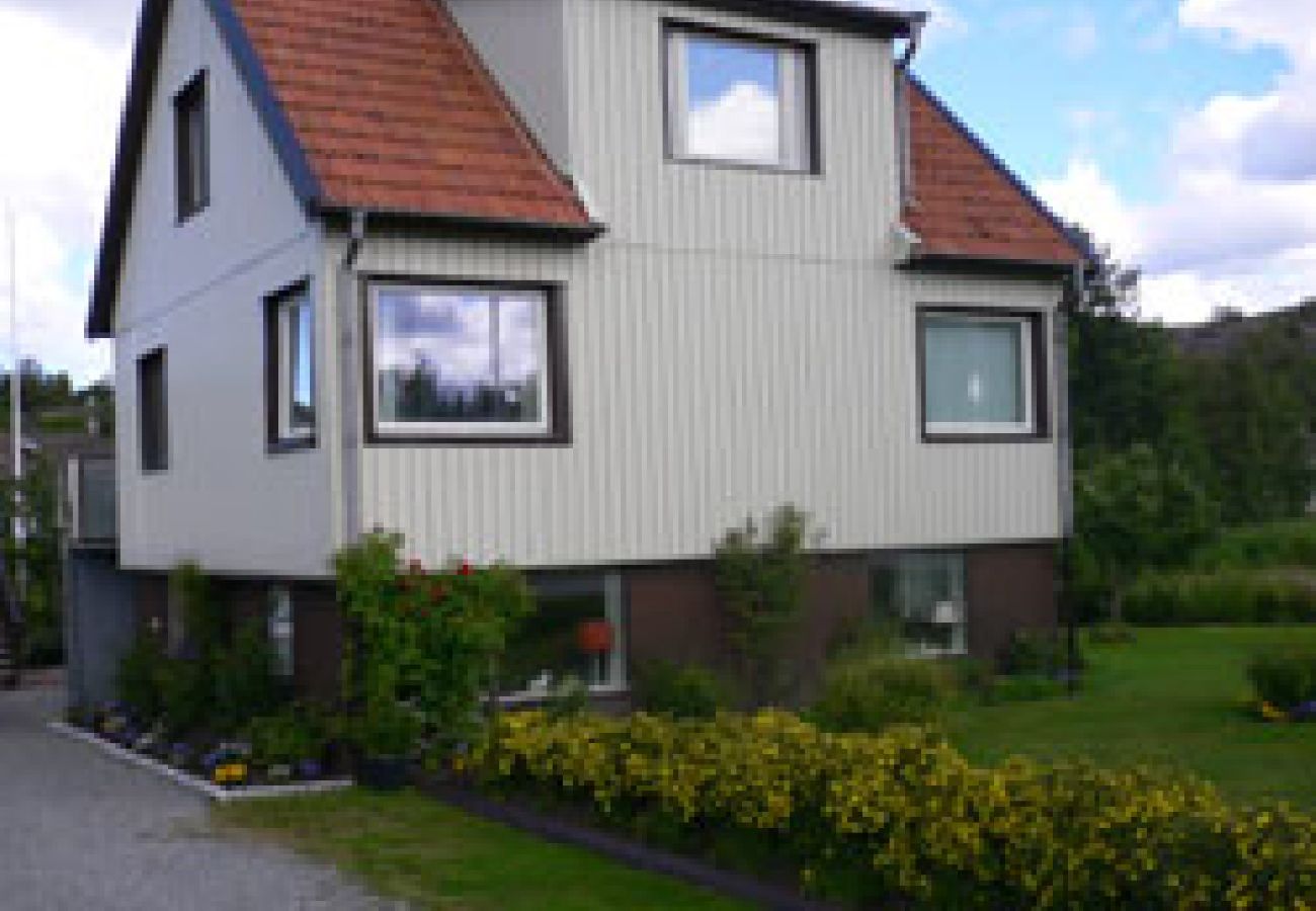 Apartment in Grebbestad - At the sea of the West Coast for the small family