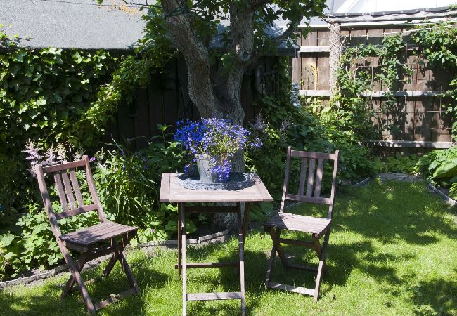 House in Lerberget - Holidays in an old fishing village 75 meters from the west coast beach House in Lerberget - Holidays in an old fishing village 75 meters from the west coast beach