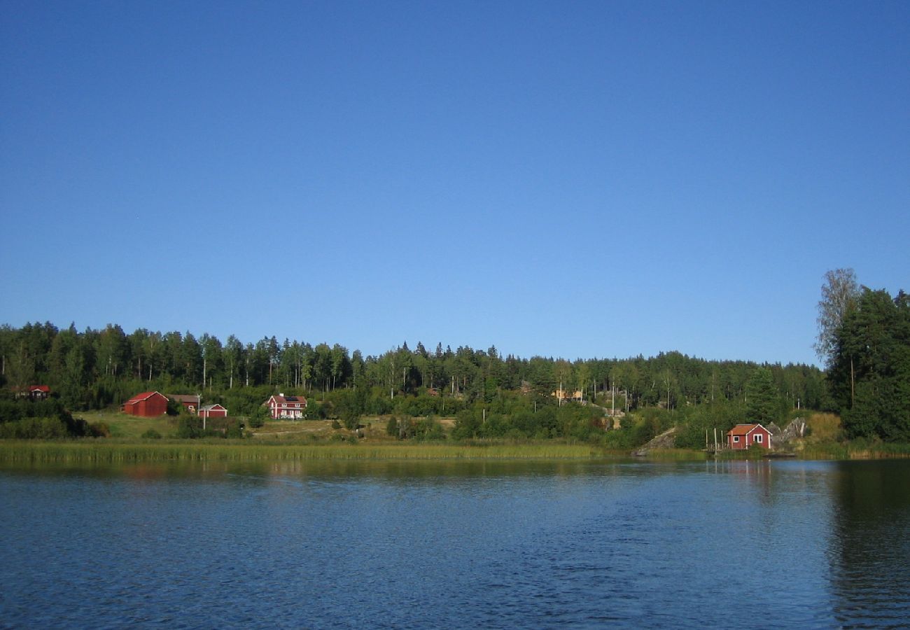 Apartment in Malmköping - Modernly furnished holiday apartment 100 meters from Lake Skundern