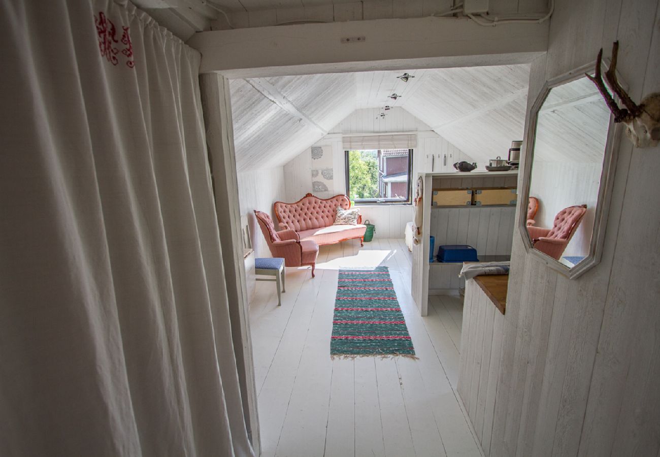 Apartment in Malmköping - Modernly furnished holiday apartment 100 meters from Lake Skundern