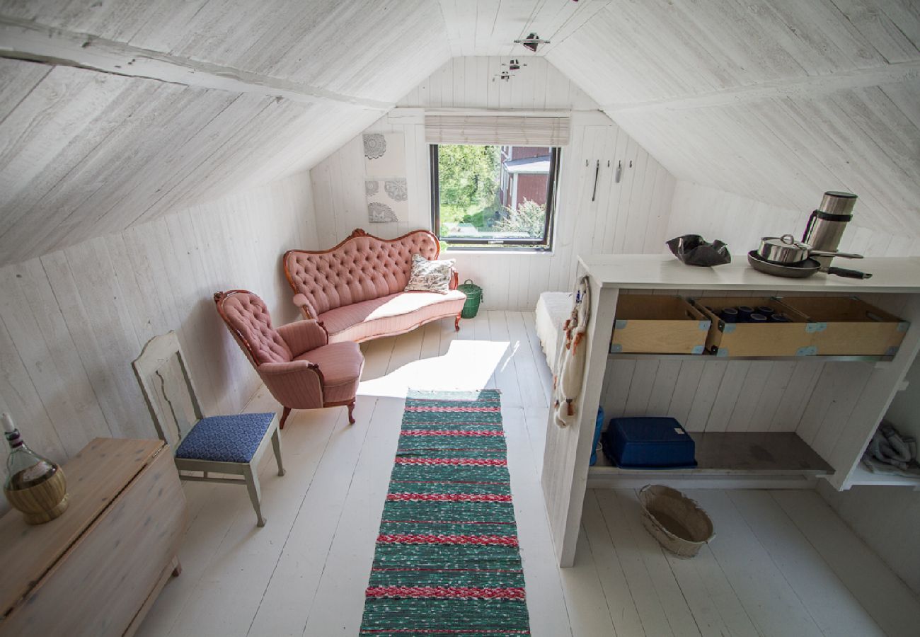 Apartment in Malmköping - Modernly furnished holiday apartment 100 meters from Lake Skundern