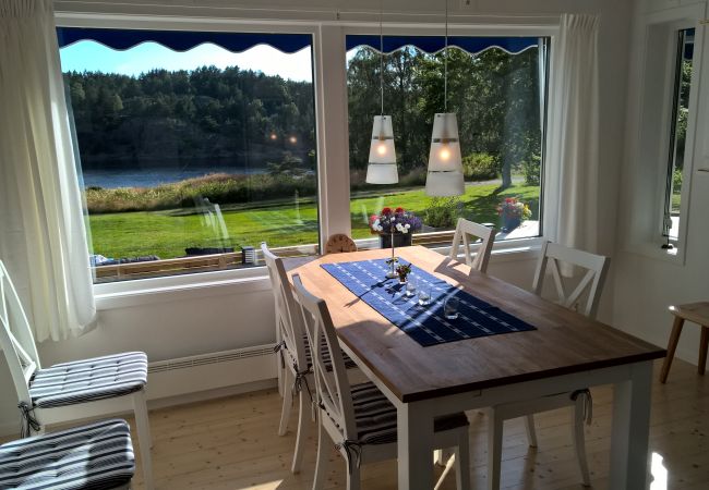 House in Uddevalla - High-class archipelago house by the sea in a south-facing position on the West Coast