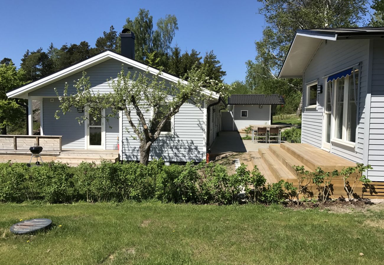 House in Uddevalla - High-class archipelago house by the sea in a south-facing position on the West Coast