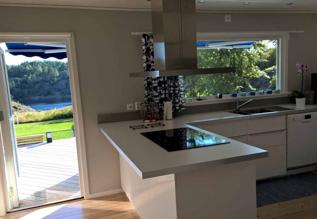 House in Uddevalla - High-class archipelago house by the sea in a south-facing position on the West Coast