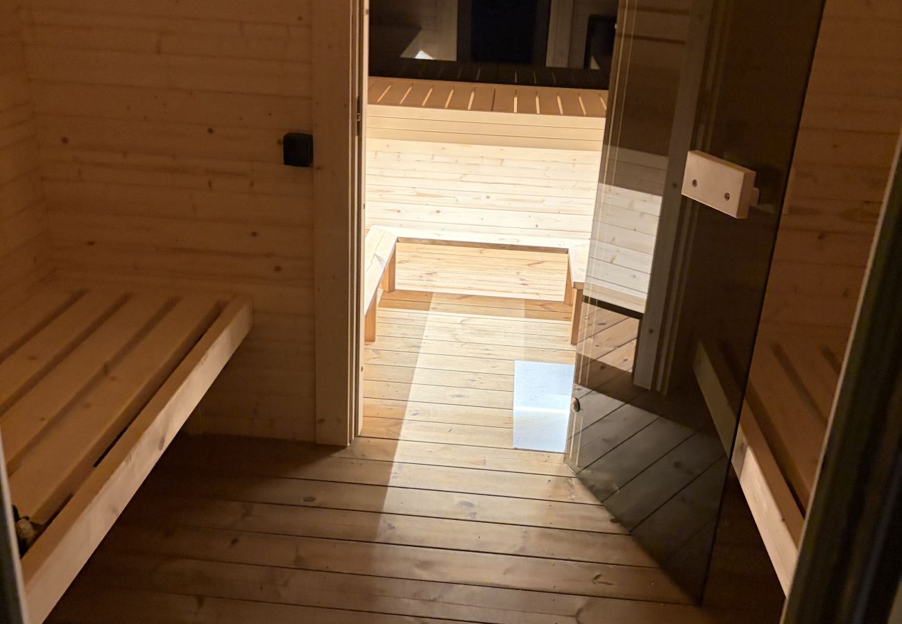 House in Bjärnum - 2 holiday homes with sauna and whirlpool directly on the lake