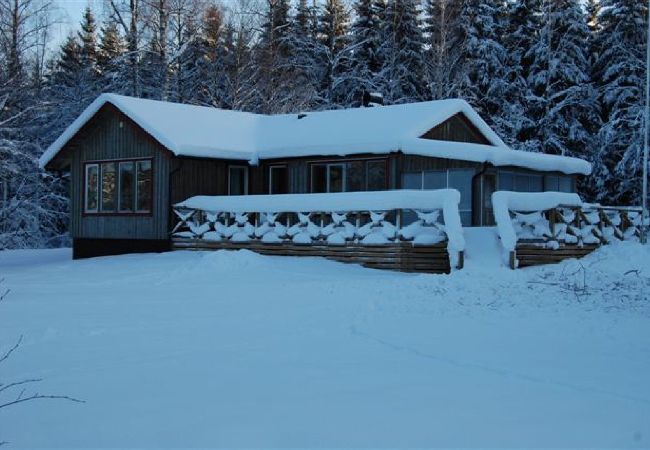 House in Vegby - Exclusive location in a bay/cove of the lake Åsunden