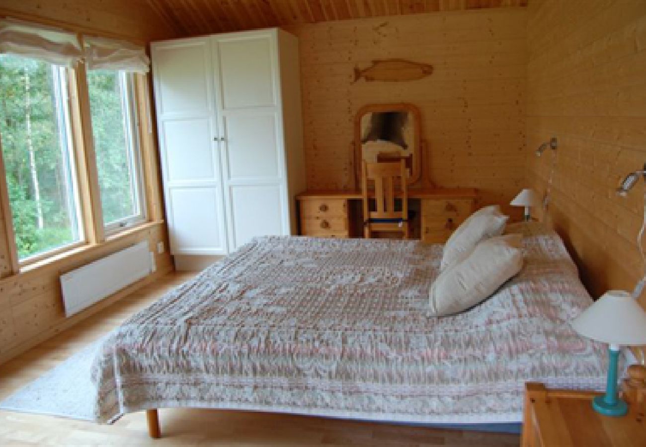 House in Vegby - Exclusive location in a bay/cove of the lake Åsunden