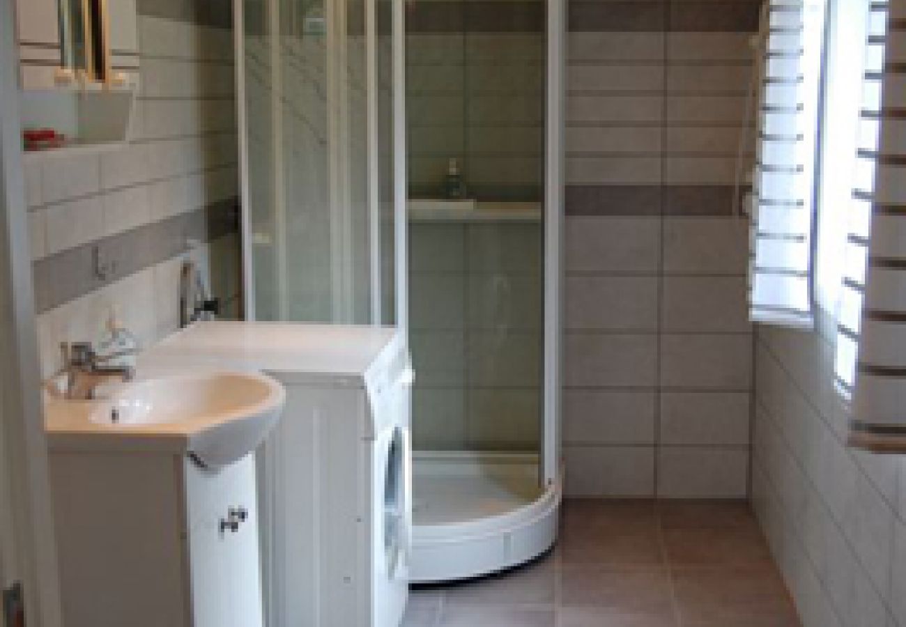 House in Vegby - Exclusive location in a bay/cove of the lake Åsunden