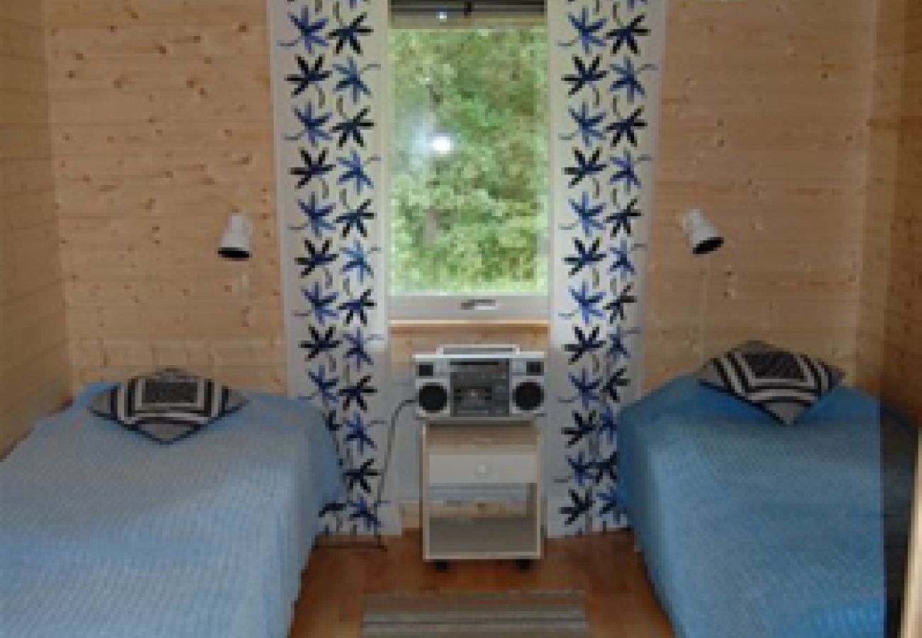 House in Vegby - Exclusive location in a bay/cove of the lake Åsunden