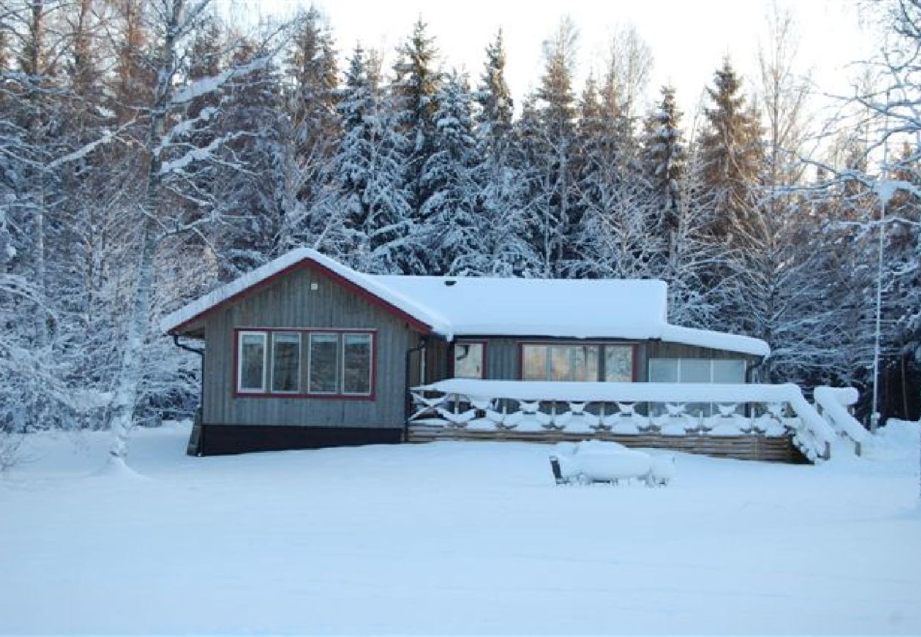 House in Vegby - Exclusive location in a bay/cove of the lake Åsunden