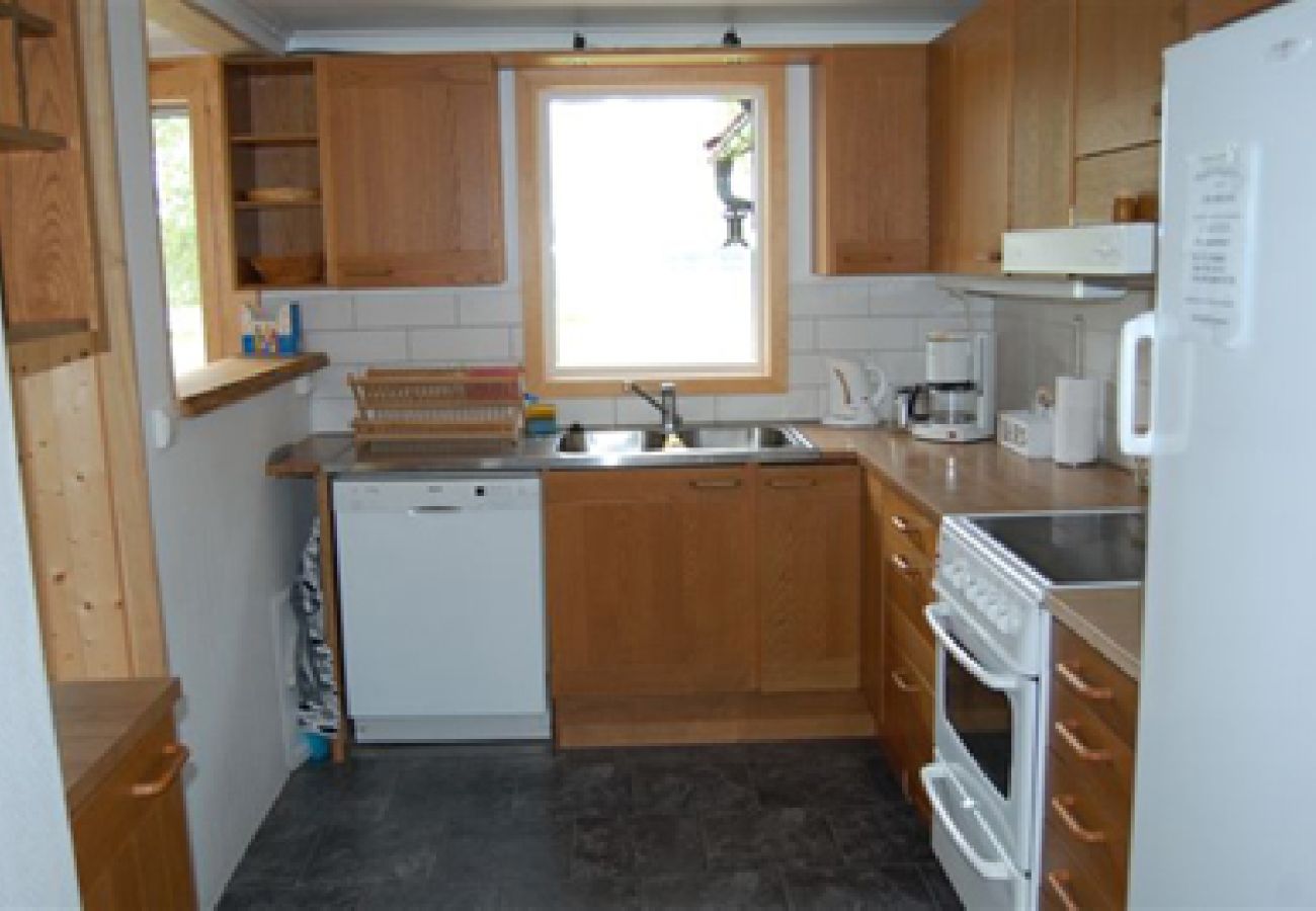 House in Vegby - Exclusive location in a bay/cove of the lake Åsunden