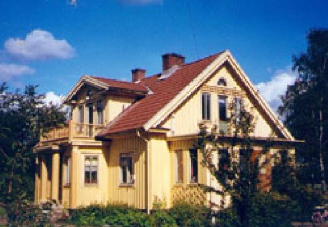House in Vessigebro - A yellow cabin only 5 Minuten from the lake Sjönevadssjön  House in Vessigebro - A yellow cabin only 5 Minuten from the lake Sjönevadssjön
